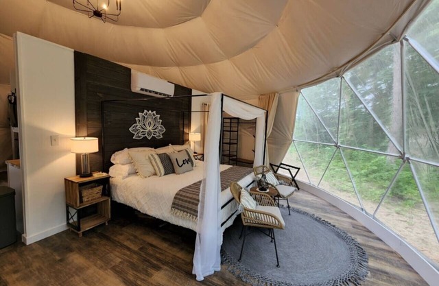 Bunny Bungalow Romantic Getaway in a spacious Geodome