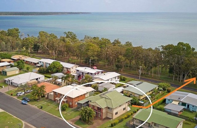 Burrumundi - 100M To Beach - Great Water Views - Deck - Air Con - WiFi - Pool Table