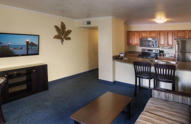 Business-Ready 2BR w/Bay View, Near Tampa