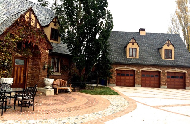 Butler Manor Carriage House, Deluxe Apt on Historic Estate w/Spectacular Views!