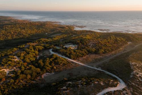 Buttons By The Beach - beach house on King Island