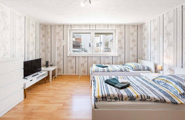 Bw09b - Gemütliche Ferienwohnung in Gingen an der Fils, 90qm, 4 Schlafzimmer, Max. 8 Personen