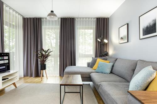 By the Old Town, new & modern, 2 BR, easy access by car, free parking