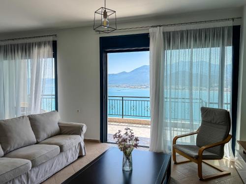 Byron's seaview Home in Stalis