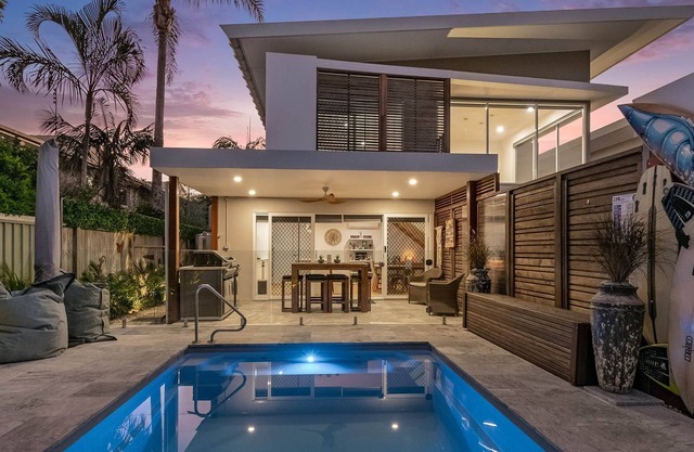 Byron Sunrise - 4 BR retreat with heated pool