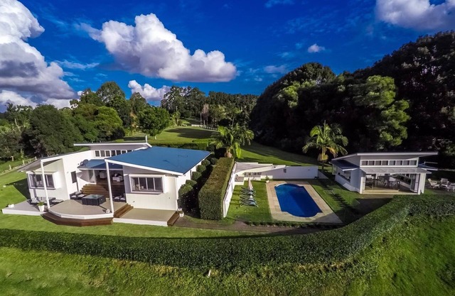 Byrons Brae - luxury hinterland estate with pool