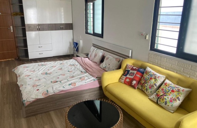 Căn hộ tầng 4 thang bộ đầy đủ tiện nghi, giá rẻ