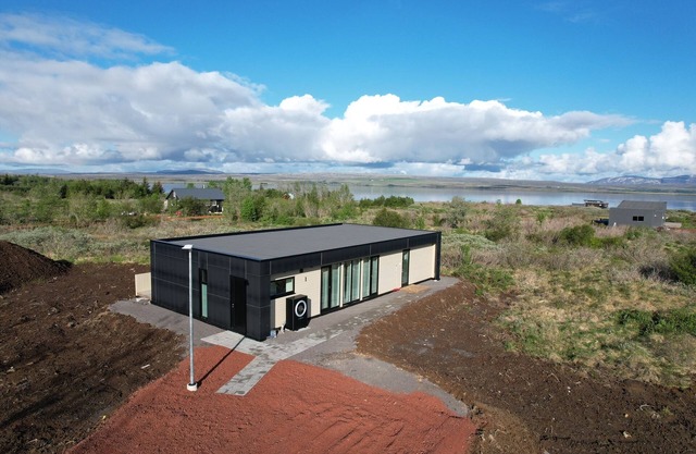 Cozy Icelandic house with views to lake Apavatn