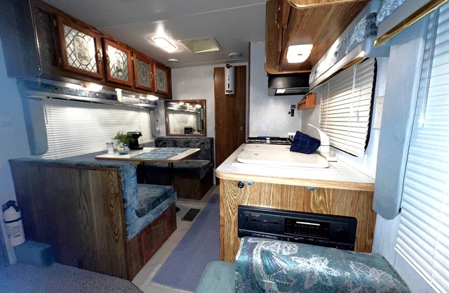 C R Camper - Gateway Getaway