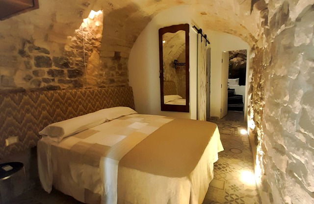CA SIEMU private 2 floors tiny-house with double bed, kitchen and parking space