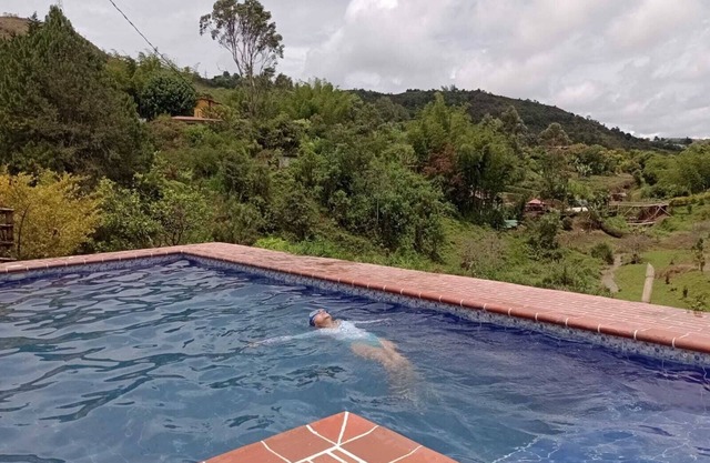 Cabaña en Ecogranja con Piscina Cerca a Peñol y Guatapé