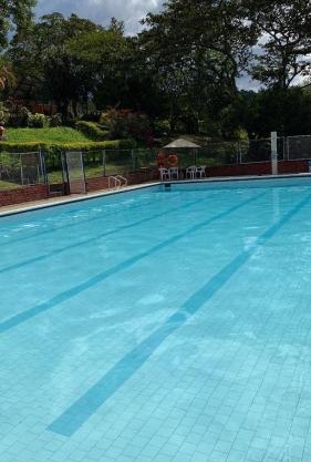 CABAÑA EN MONIQUIRA CON PISCINA