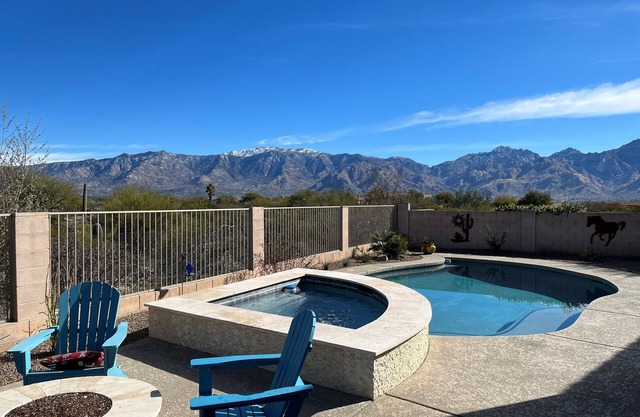 Caballo Pass welcomes you to Oro Valley with incredible mountain views.