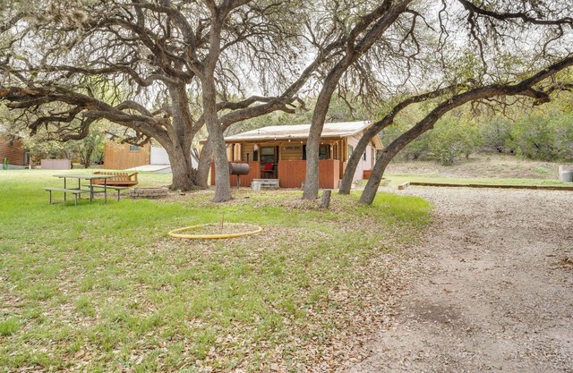 'cabana Luna' Cabin w/Deck, Swing & Fire Pit!