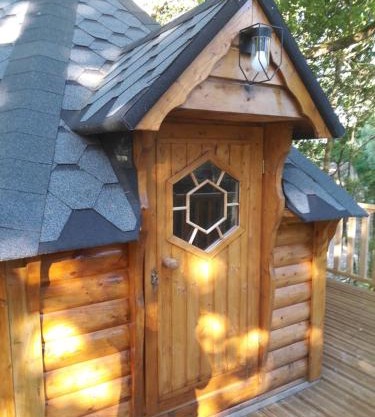 CABANE DANS LES ARBRES