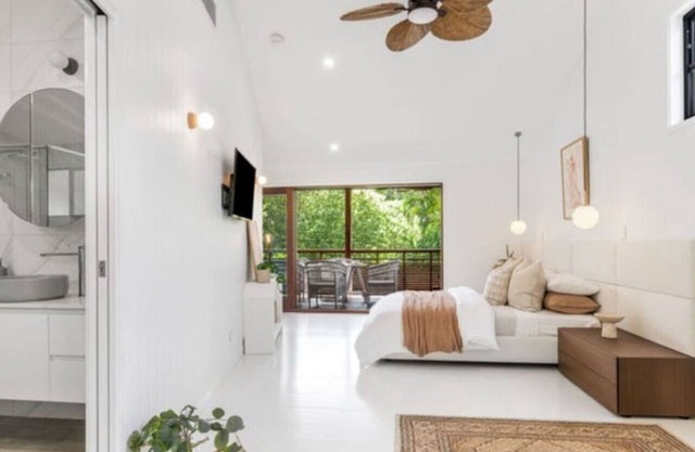 Cabarita - 4 bedroom home - across from the beach