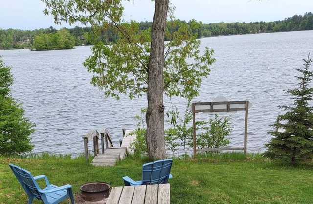 Cabin 2 - Northwoods themed 1 BR, lakefront cabin.