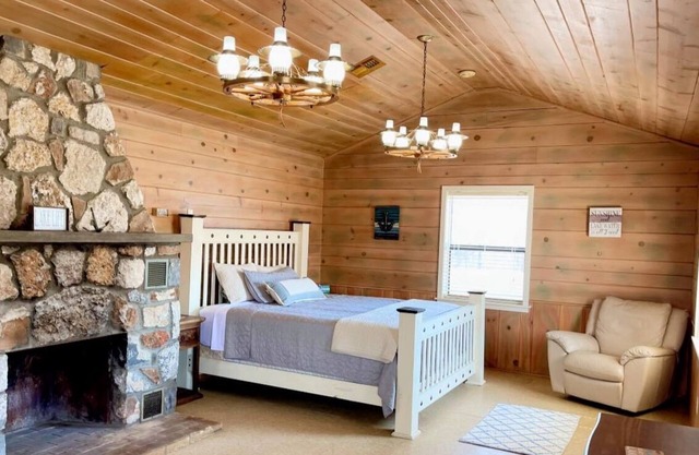 Cabin 3 on Stony Point
