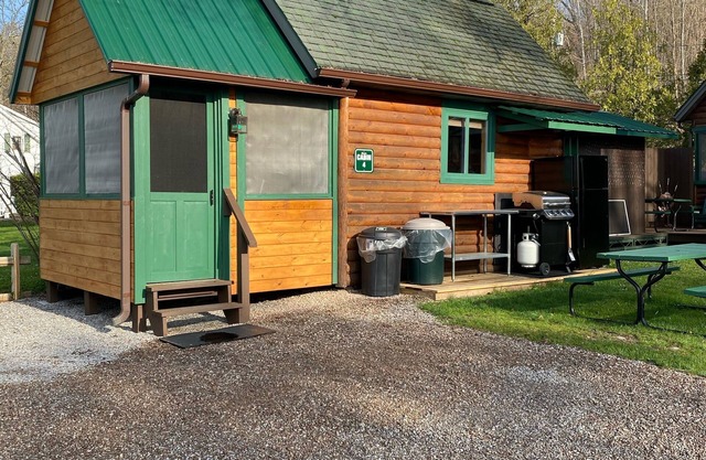 Cabin 4 Waterfront - Three Pines Lodging & Marina