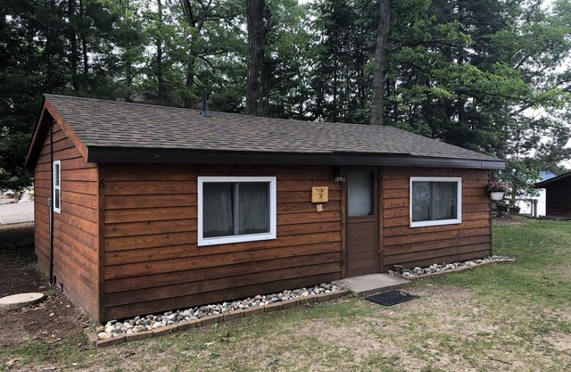 Cabin 6 Lake Cabin Resort on Fife Lake