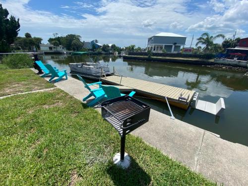 Cabin by the Sea - Waterfront Direct Gulf Access- Pontoon Boat Rental On Site or Bring Your Boat- Paddlecraft included