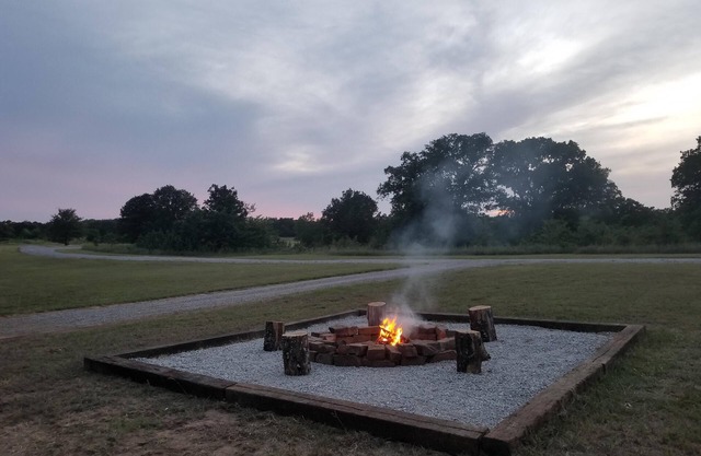 Cabin for two on 160 Acres,less than 20 min from Choctaw Casino Durant OK