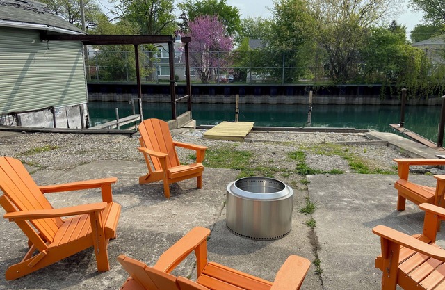 Cabin in Detroit - Off the Canal /Walleye Fishing