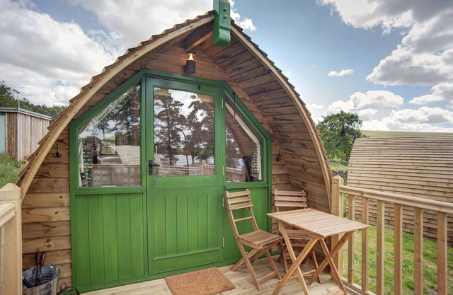 Cabin in Northumberland with Lake Views