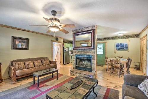 Cabin in Resort - half Mi to Guntersville Lake!