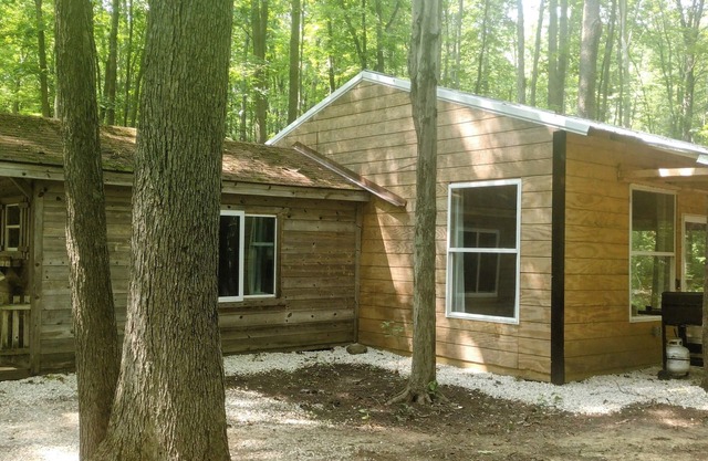 Cabin in the woods. Minutes to Pymatuning Lake.