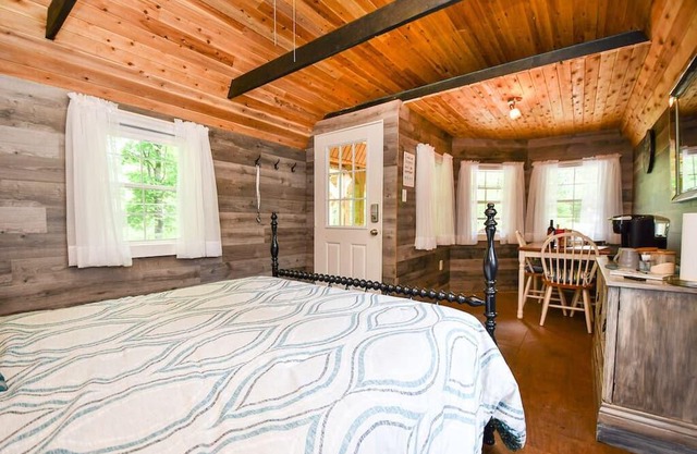 Cabin in The Woods at Northern Retreat