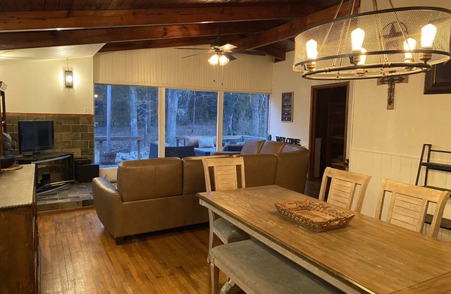 Cabin in the woods- Minutes from Lake Texoma, Red River, and Choctaw Casino.