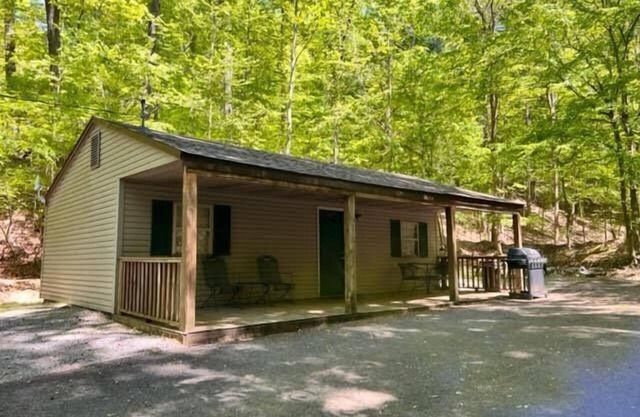 Cabin In The Woods (Sleeps 1-6) - Secluded cabin: 1BR (2Q), 1BA (shower), LR, kitchen, patio, fire pit.