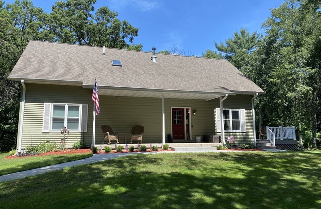 Cabin in the woods with Castle Rock Lake access