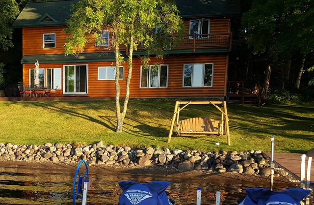 Cabin on Cedar Lake great for families, clean & comfortable, great in winter too