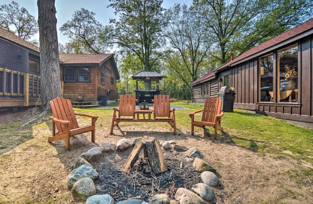 Cabin on Rush Lake with Bar, Grill and Kayaks!