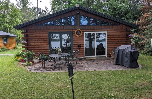 Cabin on Soo Lake. Enjoy the views of the lake 66' from water's edge.