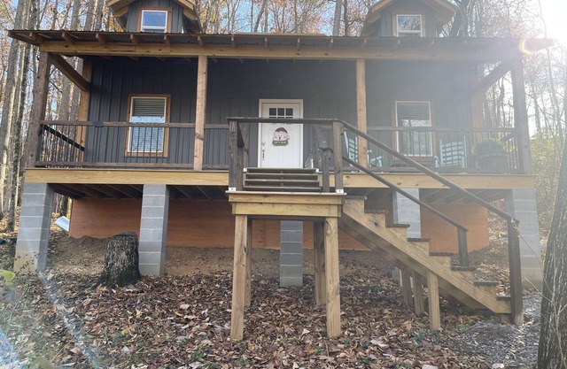 Cabin - secluded and Guntersville Lake w/hot tub and fire pit