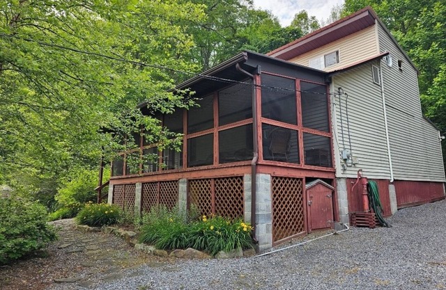 Cabin stay close to state park