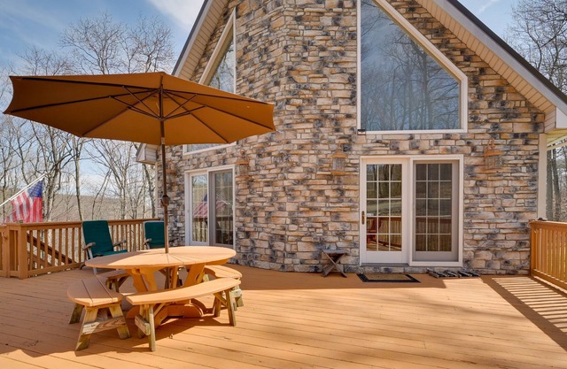 Cabin w/ Fireplace - 1 Mi to Whitetail Ski Resort!