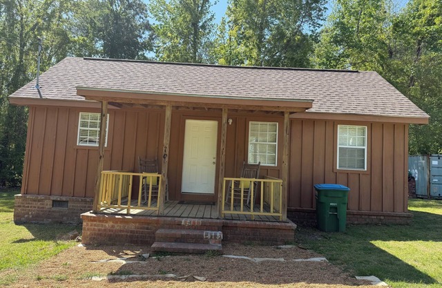 cabin with WiFi and AC in Gore Springs for hunters/lodging/fishermen