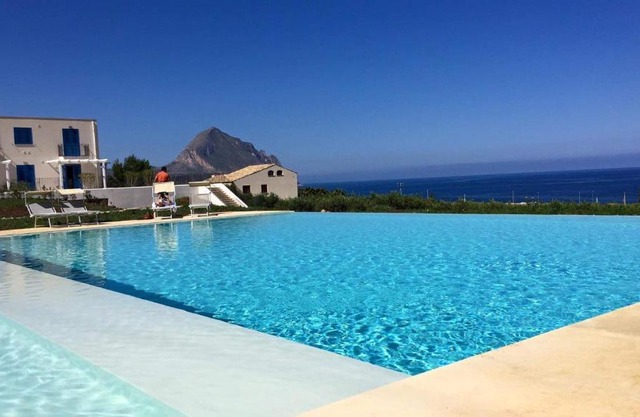 CALA AZZURRA MACARI Bed and Breakfast and Holidays House