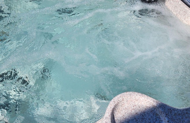 Calabogie House, Hot Tub, 90 Acre Estate, Close to ATV and Snowmobile Trails.