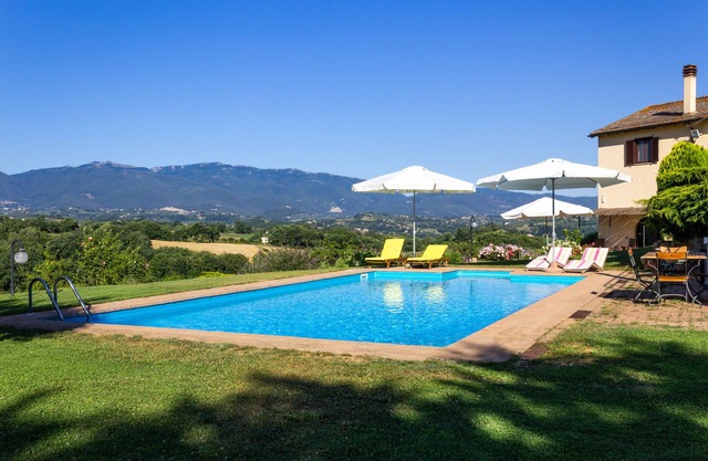 CalaSabina Tarano Enchanting Villa with large pool close to Rome