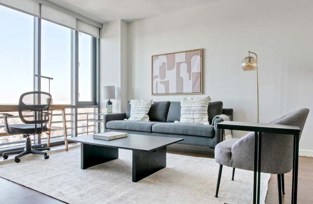 Cambridge 1BR w Gym WD nr Central Sq BOS-586