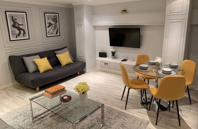 [Camden Luxury Flat] with Private Patio
