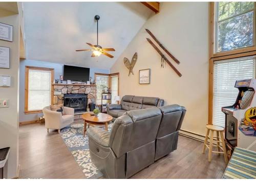 Camelback Private Home located behind Waterpark & Ski Lift