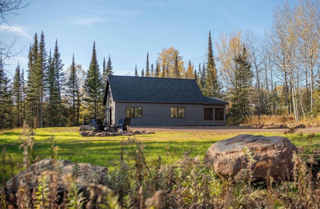 Camp Du Nord.a Cozy 2-bedroom cabin in tranquil Grand Marais MN