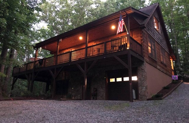 Camp Sasquatch - Sleeps 8 - Pets Ok - Hike - Fish