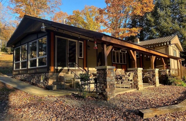 Camp Sideways · Lakeside Cozy Cabin with Fireplace and Hot Tub!